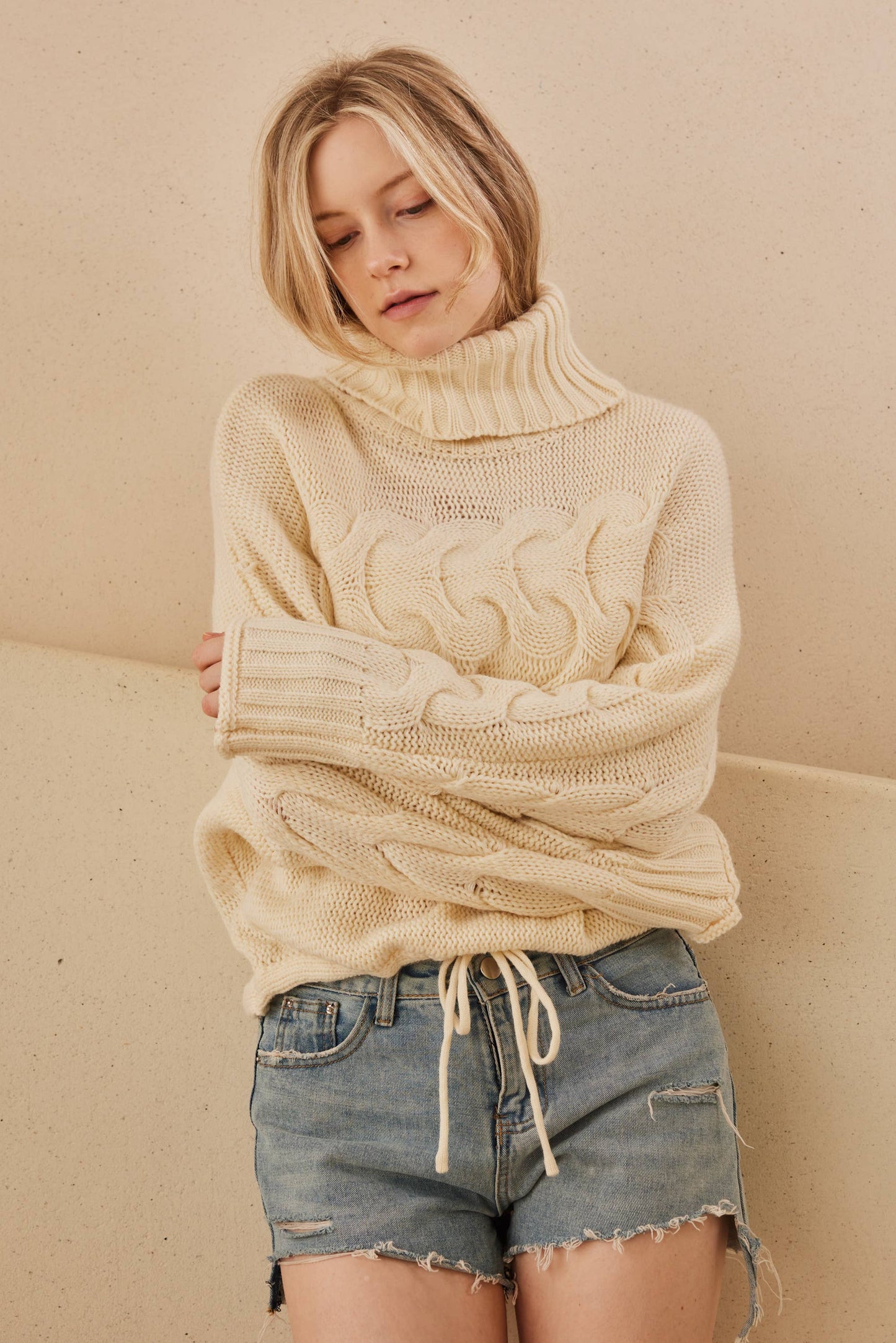 MEL1222 Turtle Neck Cropped Knit Sweater