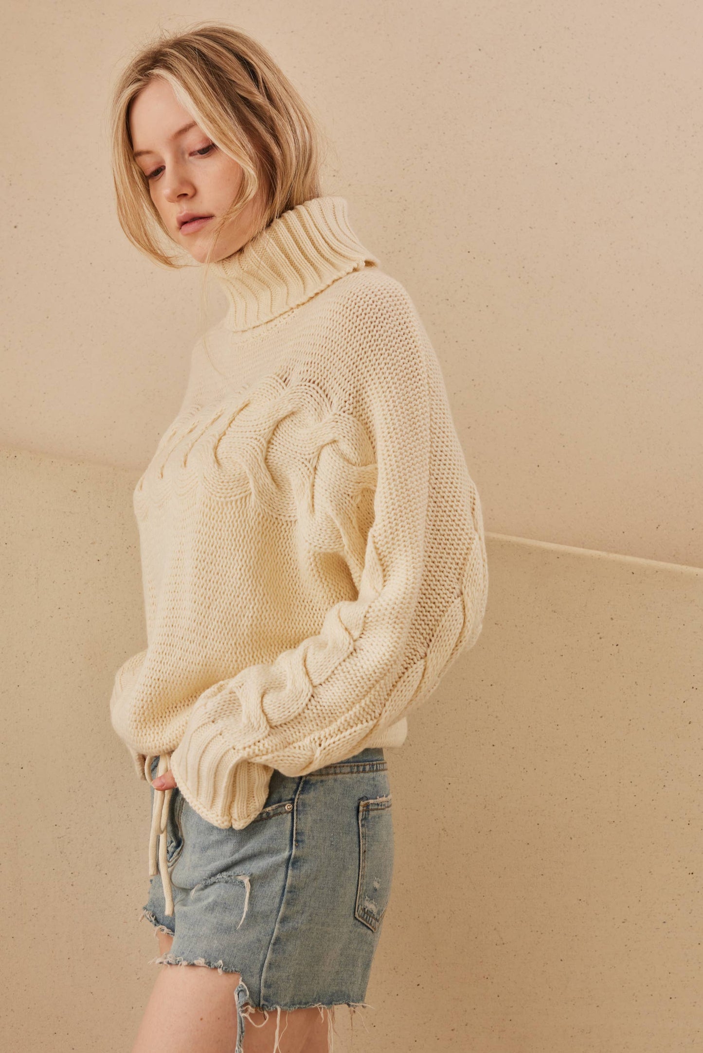 MEL1222 Turtle Neck Cropped Knit Sweater